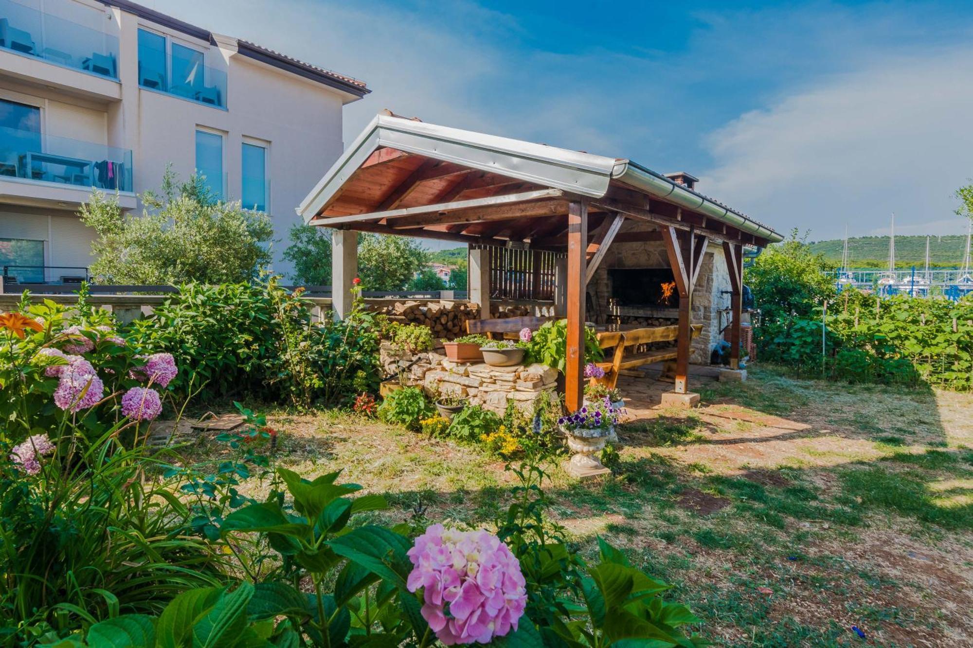 Luxury Apartments Monika Near The Sea With Private Parking Bibinje Exterior foto